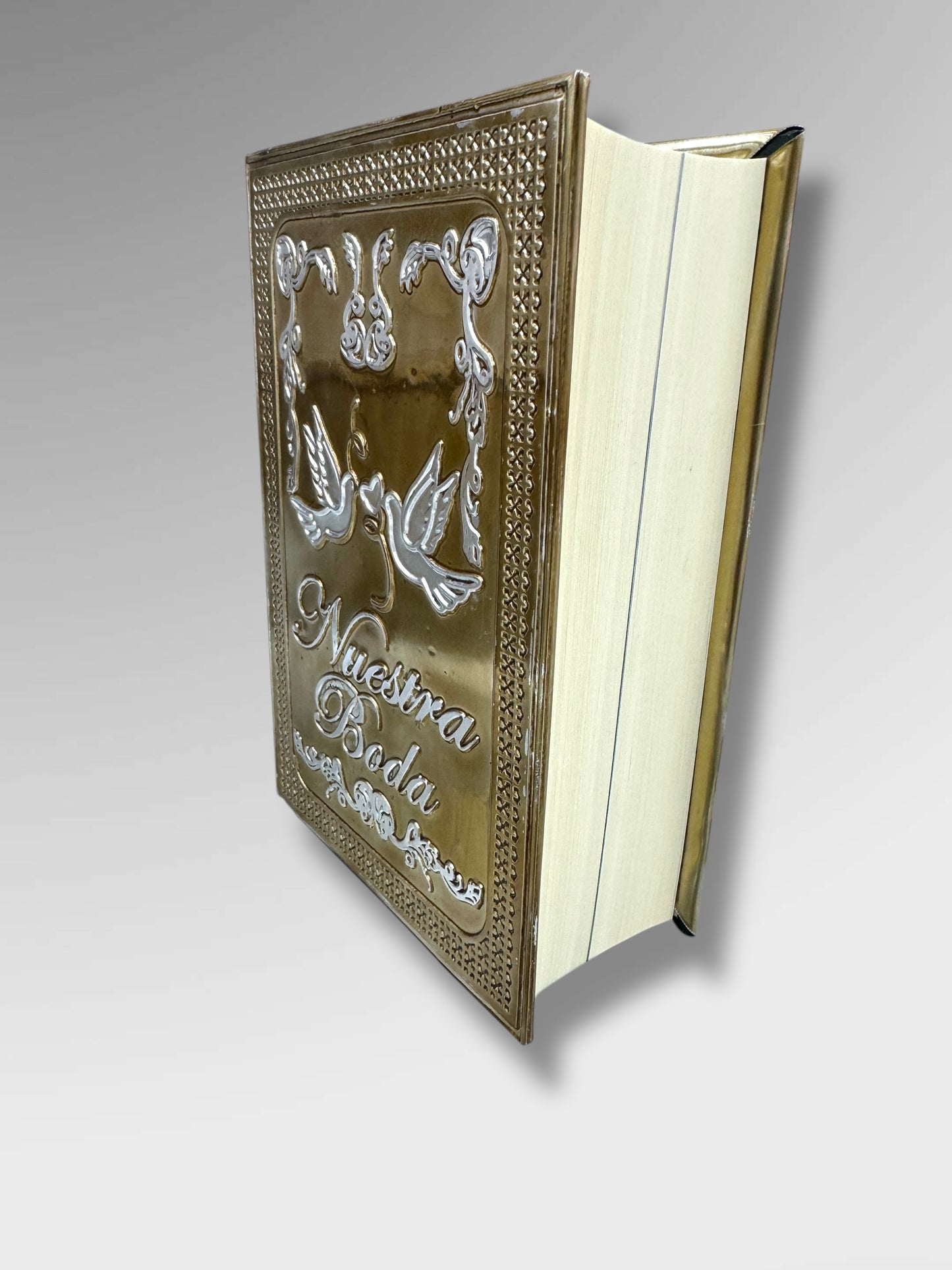 Biblia de boda chica de repujado modelo nuestra boda