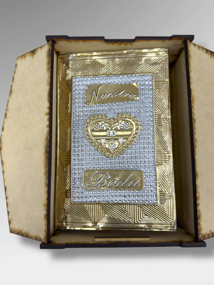 Biblia de boda de repujado y estuche de madera