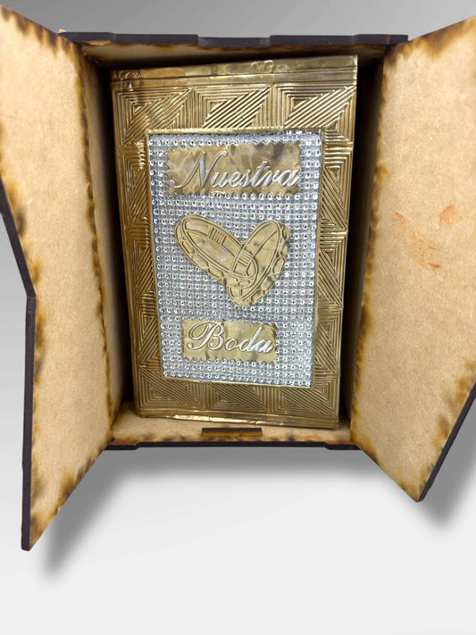 Biblia de boda repujado modelo anillos con estuche de madera